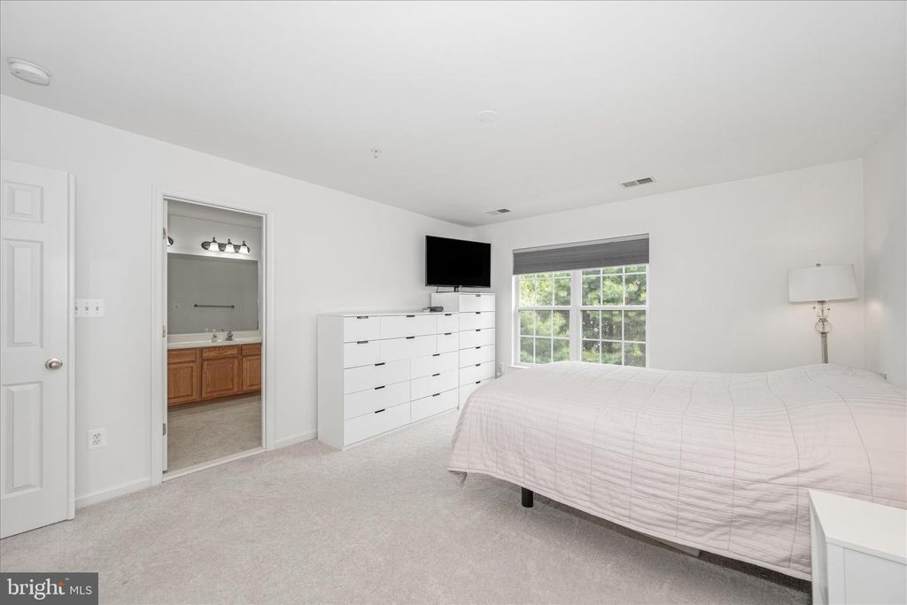 Image 29 of property listing at 21 INKBERRY CIR, Gaithersburg, MD 20877