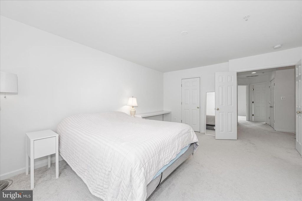 Image 30 of property listing at 21 INKBERRY CIR, Gaithersburg, MD 20877