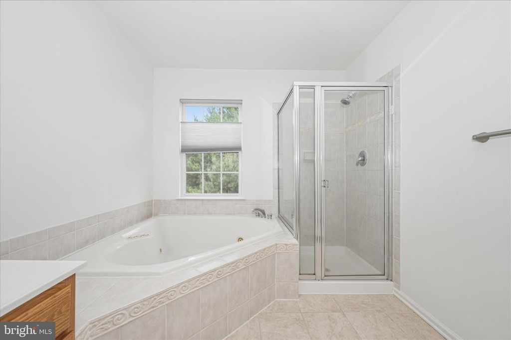 Image 32 of property listing at 21 INKBERRY CIR, Gaithersburg, MD 20877