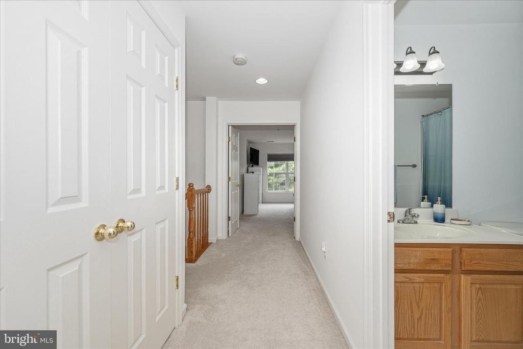Image 34 of property listing at 21 INKBERRY CIR, Gaithersburg, MD 20877
