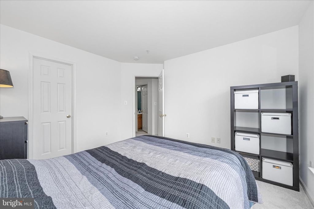 Image 38 of property listing at 21 INKBERRY CIR, Gaithersburg, MD 20877