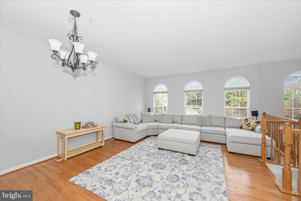 Image 4 of property listing at 21 INKBERRY CIR, Gaithersburg, MD 20877