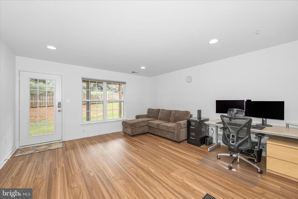 Image 40 of property listing at 21 INKBERRY CIR, Gaithersburg, MD 20877