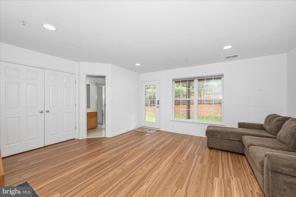 Image 41 of property listing at 21 INKBERRY CIR, Gaithersburg, MD 20877