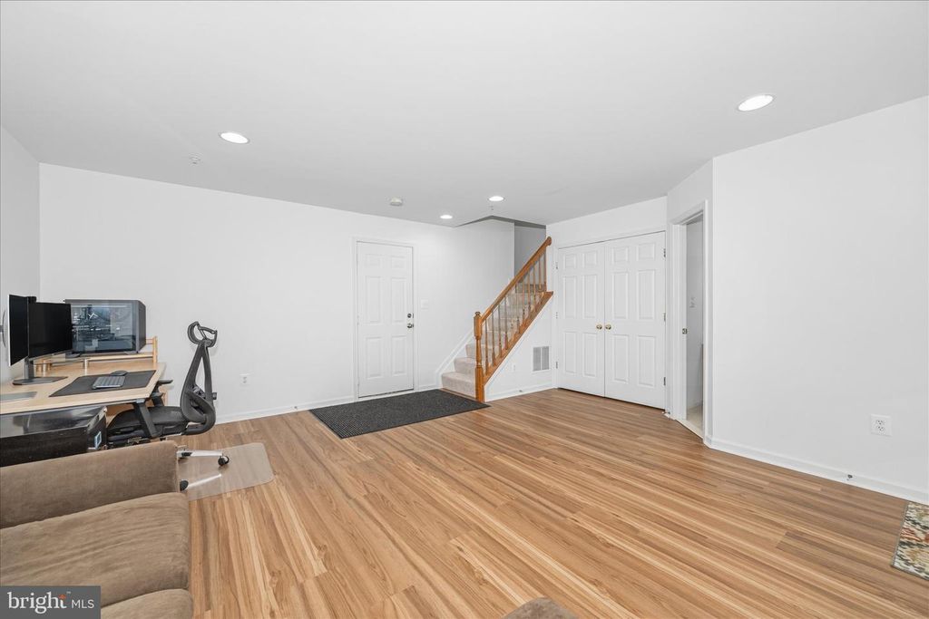 Image 42 of property listing at 21 INKBERRY CIR, Gaithersburg, MD 20877