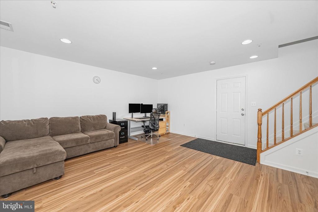 Image 43 of property listing at 21 INKBERRY CIR, Gaithersburg, MD 20877