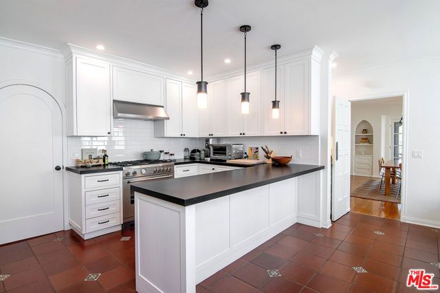 228 S Orange Drive, Los Angeles, CA 90036