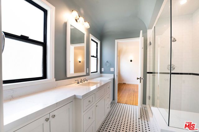 228 S Orange Drive, Los Angeles, CA 90036