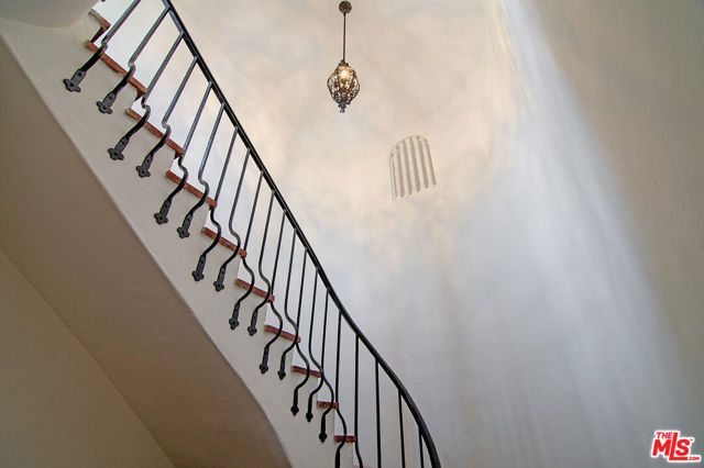 228 S Orange Drive, Los Angeles, CA 90036