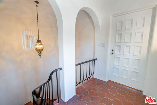 228 S Orange Drive, Los Angeles, CA 90036