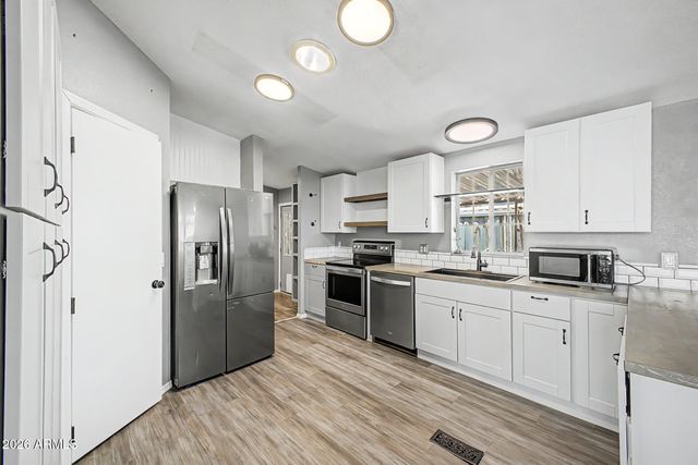 1630 E John Cabot Road, Phoenix, AZ 85022