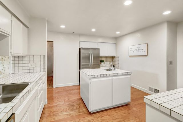 2812 Lacy Ln, Sacramento, CA 95821