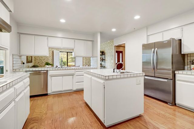 2812 Lacy Ln, Sacramento, CA 95821