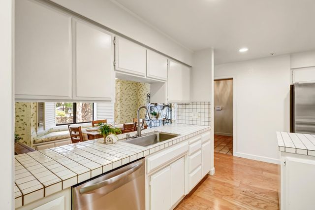 2812 Lacy Ln, Sacramento, CA 95821