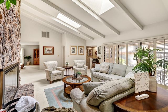 2812 Lacy Ln, Sacramento, CA 95821