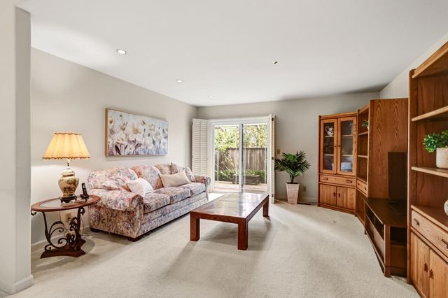 2812 Lacy Ln, Sacramento, CA 95821