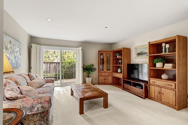 2812 Lacy Ln, Sacramento, CA 95821