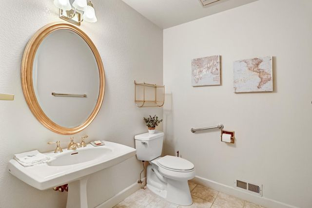 2812 Lacy Ln, Sacramento, CA 95821