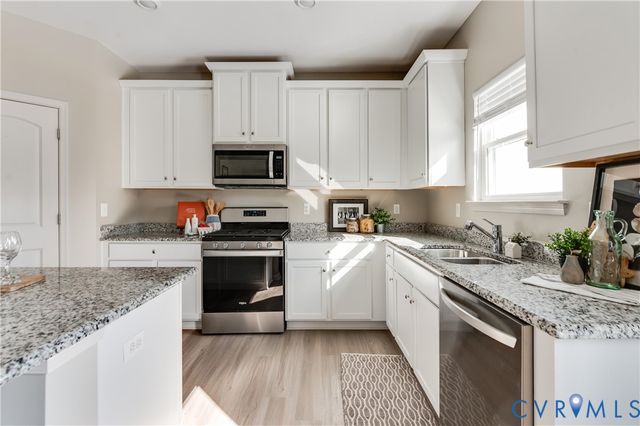 2611 Cedarville Ct, Midlothian, VA 23112