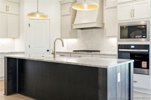 711 Lillian Way, Jeffersonville, IN 47130