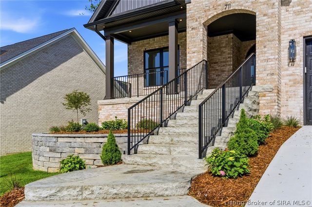 711 Lillian Way, Jeffersonville, IN 47130