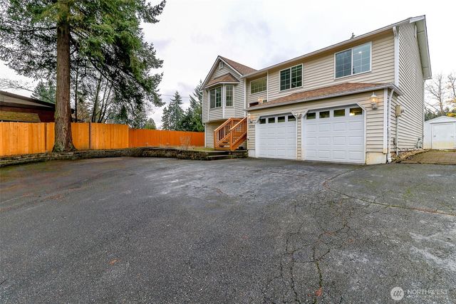 12725 Roosevelt Way NE, Seattle, WA 98125