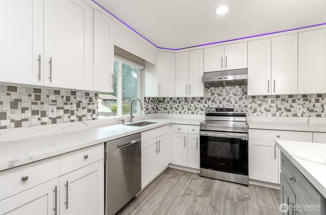 12725 Roosevelt Way NE, Seattle, WA 98125