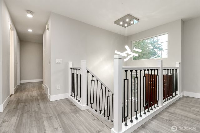 12725 Roosevelt Way NE, Seattle, WA 98125