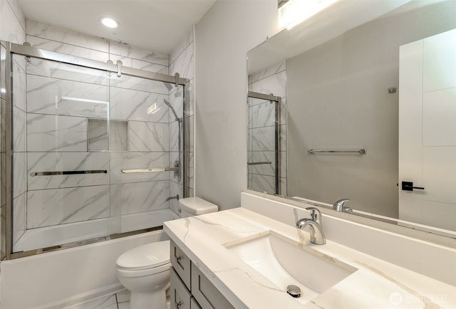 12725 Roosevelt Way NE, Seattle, WA 98125