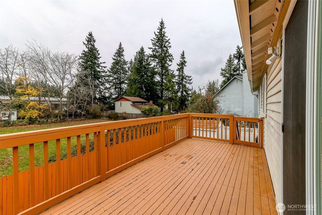 12725 Roosevelt Way NE, Seattle, WA 98125