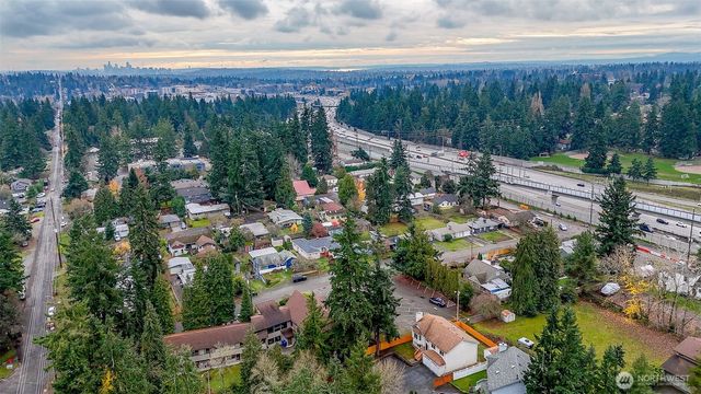 12725 Roosevelt Way NE, Seattle, WA 98125