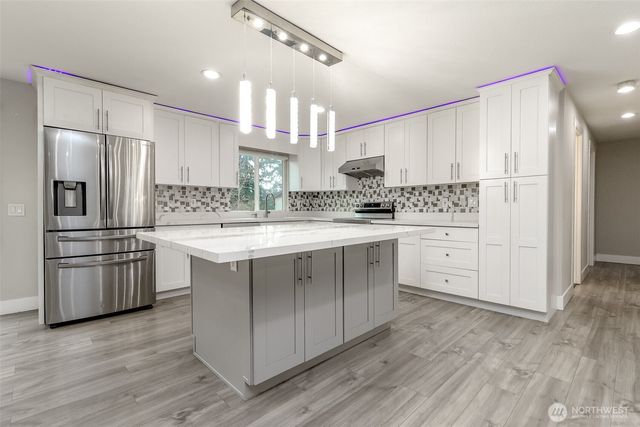 12725 Roosevelt Way NE, Seattle, WA 98125