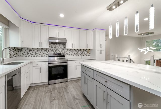 12725 Roosevelt Way NE, Seattle, WA 98125