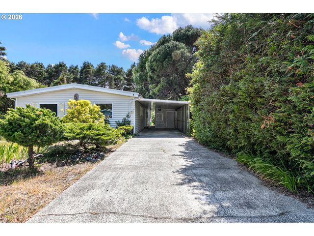 1600 RHODODENDRON Dr 429, Florence, OR 97439