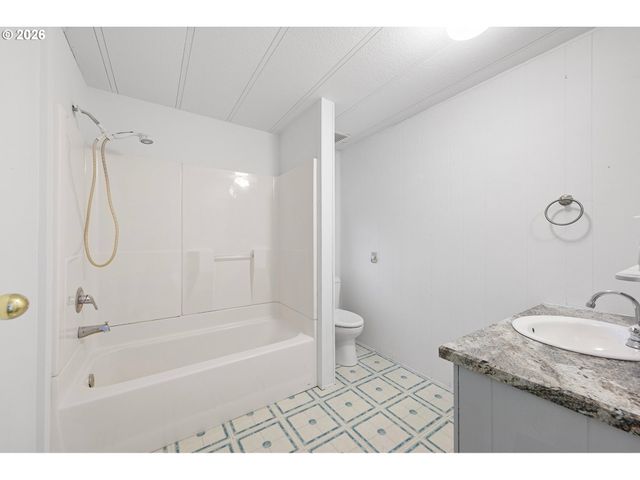 1600 RHODODENDRON Dr 429, Florence, OR 97439