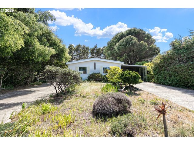 1600 RHODODENDRON Dr 429, Florence, OR 97439