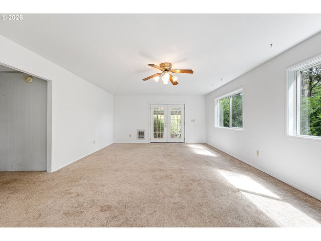 1600 RHODODENDRON Dr 429, Florence, OR 97439