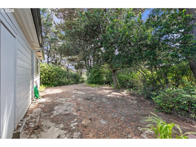 1600 RHODODENDRON Dr 429, Florence, OR 97439