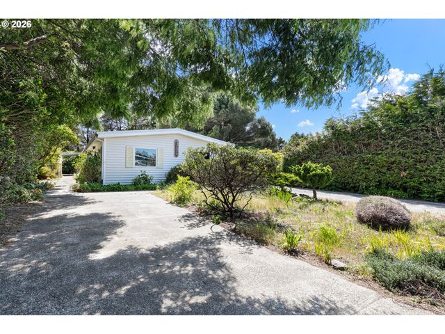 1600 RHODODENDRON Dr 429, Florence, OR 97439