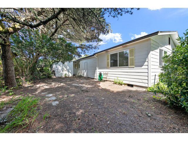 1600 RHODODENDRON Dr 429, Florence, OR 97439