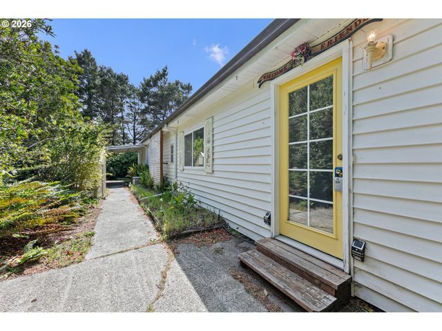 1600 RHODODENDRON Dr 429, Florence, OR 97439