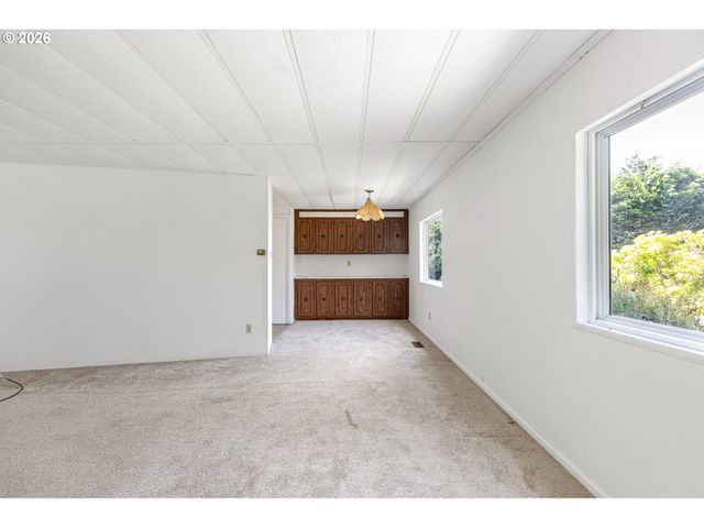 1600 RHODODENDRON Dr 429, Florence, OR 97439