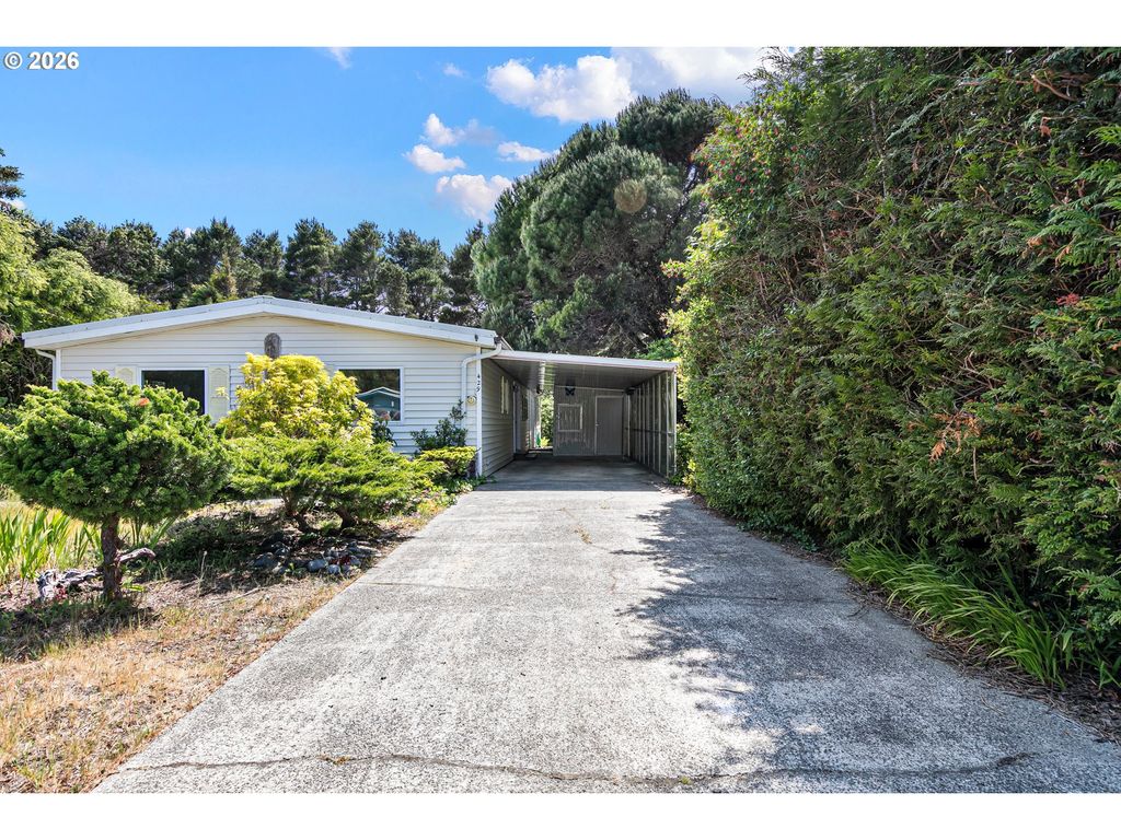 1600 RHODODENDRON Dr 429, Florence, OR 97439