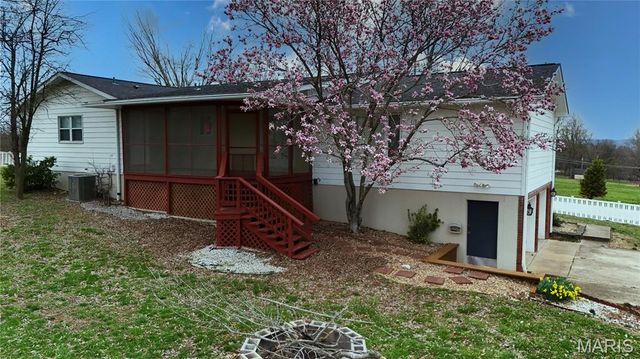 3644 Crestview Drive, Hillsboro, MO 63050