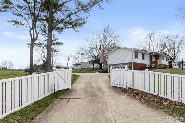3644 Crestview Drive, Hillsboro, MO 63050