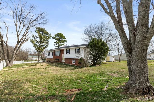 3644 Crestview Drive, Hillsboro, MO 63050