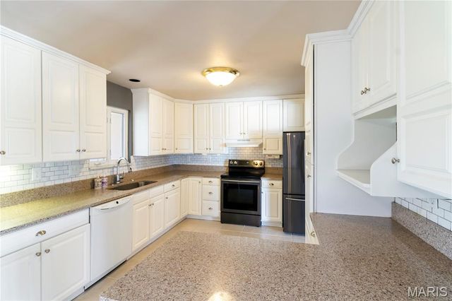 3644 Crestview Drive, Hillsboro, MO 63050