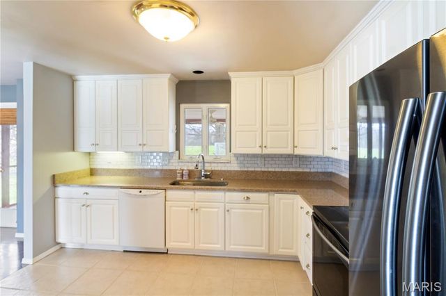 3644 Crestview Drive, Hillsboro, MO 63050