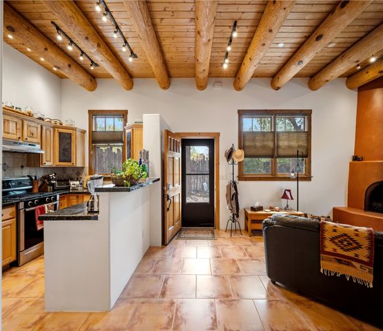947 Lopez 2, Santa Fe, NM 87501