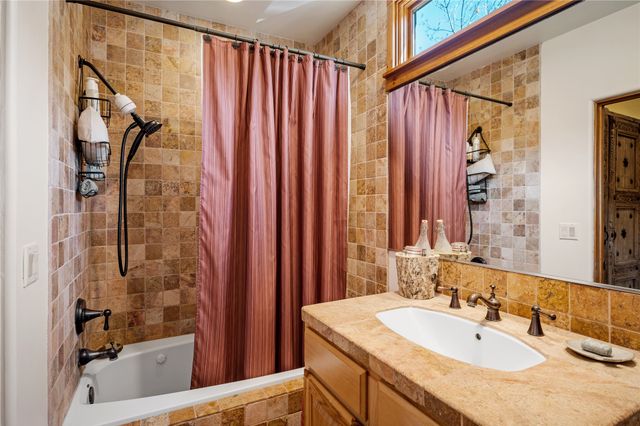 947 Lopez 2, Santa Fe, NM 87501